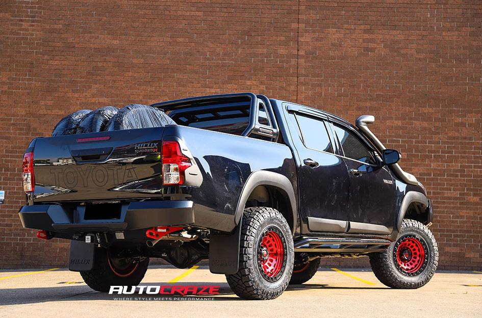 TOYOTA-HILUX-4WD-ZEPHYR-CANDY-RED-WITH-MATTE-BLACK-RING
